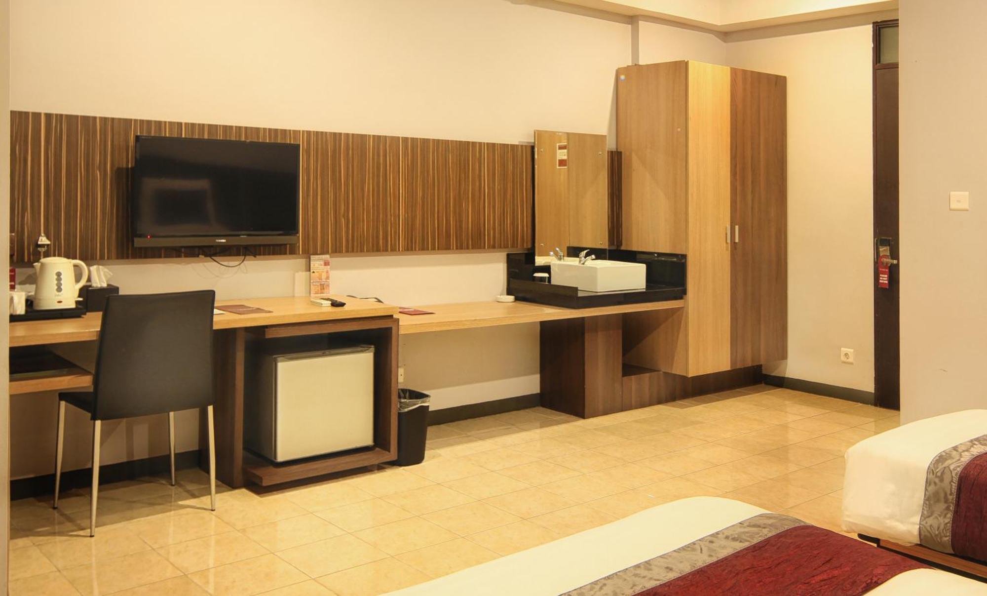 Valore Hotel Cimahi Екстер'єр фото